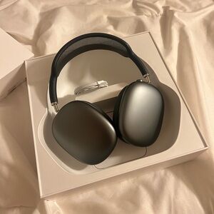 Apple AirPods Max in Space Gray